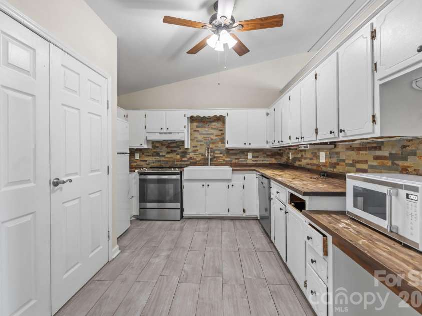 3545 Heather Lane, Gastonia, NC 28056.  MLS# CAR4353984, YatesRealty ID 18076. 