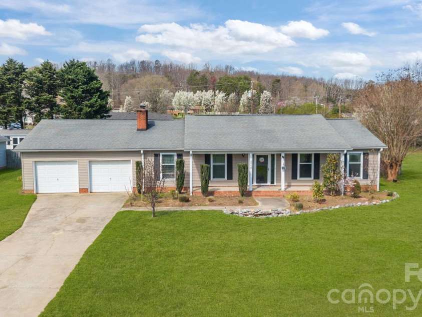 3545 Heather Lane, Gastonia, NC 28056.  MLS# CAR4353984, YatesRealty ID 18076. 
