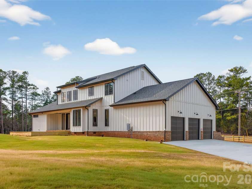 449 North Corner Road, Lancaster, SC 29720.  MLS# CAR4334854, YatesRealty ID 18078. 