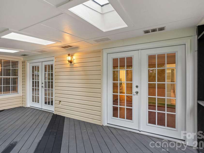 806 Water Wheel Court, Charlotte, NC 28209.  MLS# CAR4373995, YatesRealty ID 18079. 