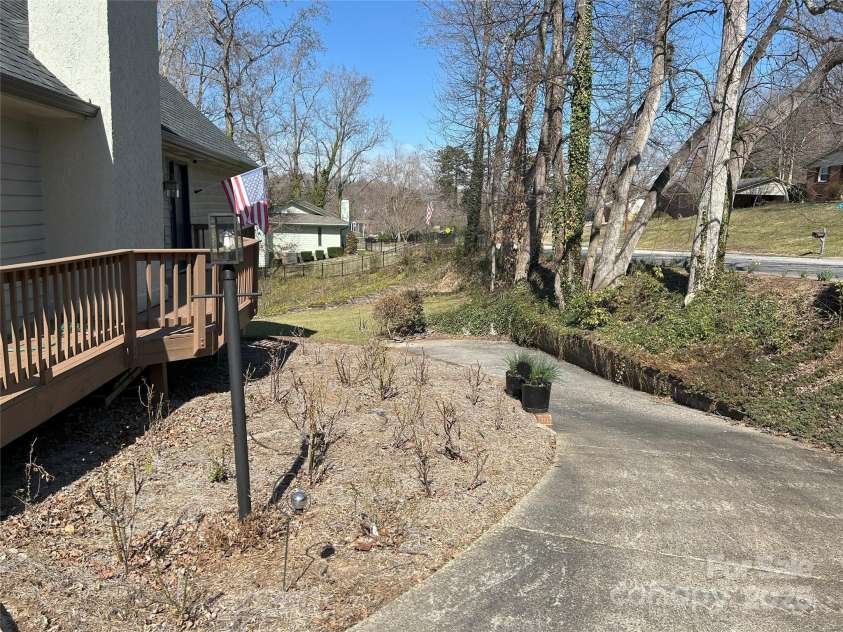 1220 20th Avenue Avenue, Hickory, NC 28601.  MLS# CAR4227872, YatesRealty ID 1808. 