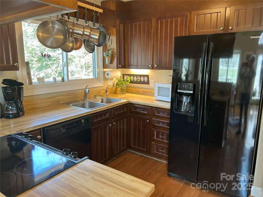 1220 20th Avenue Avenue, Hickory, NC 28601.  MLS# CAR4227872, YatesRealty ID 1808. 