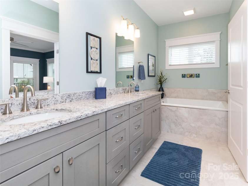 32 Cozy Cottage Way, Arden, NC 28704.  MLS# CAR4308259, YatesRealty ID 18080. Enjoy a soak...