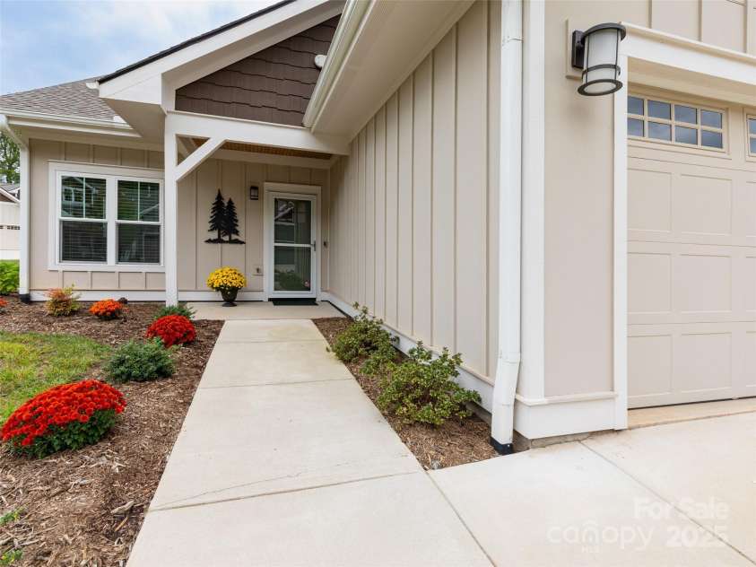 32 Cozy Cottage Way, Arden, NC 28704.  MLS# CAR4308259, YatesRealty ID 18080. Lets head inside..