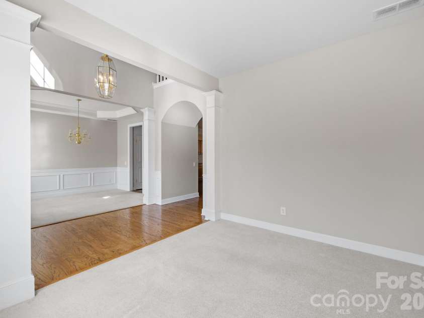 412 Eberle Way, Matthews, NC 28105.  MLS# CAR4363887, YatesRealty ID 18080. 