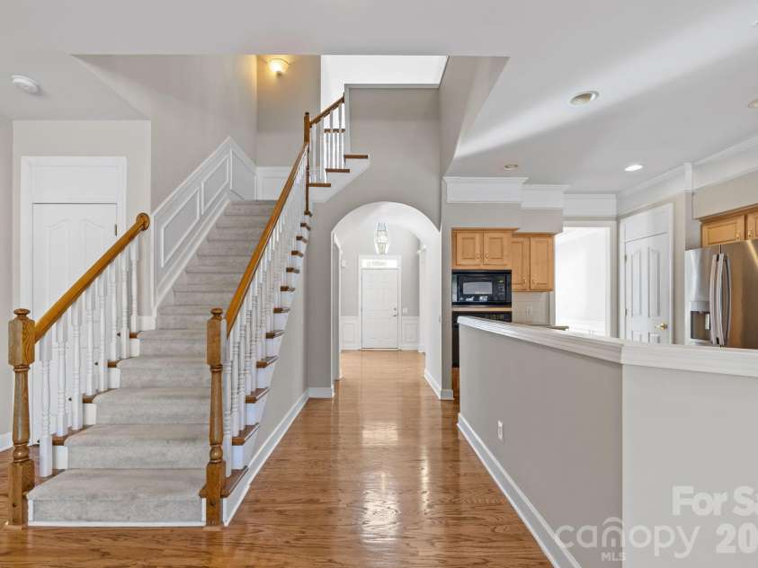 412 Eberle Way, Matthews, NC 28105.  MLS# CAR4363887, YatesRealty ID 18080. 