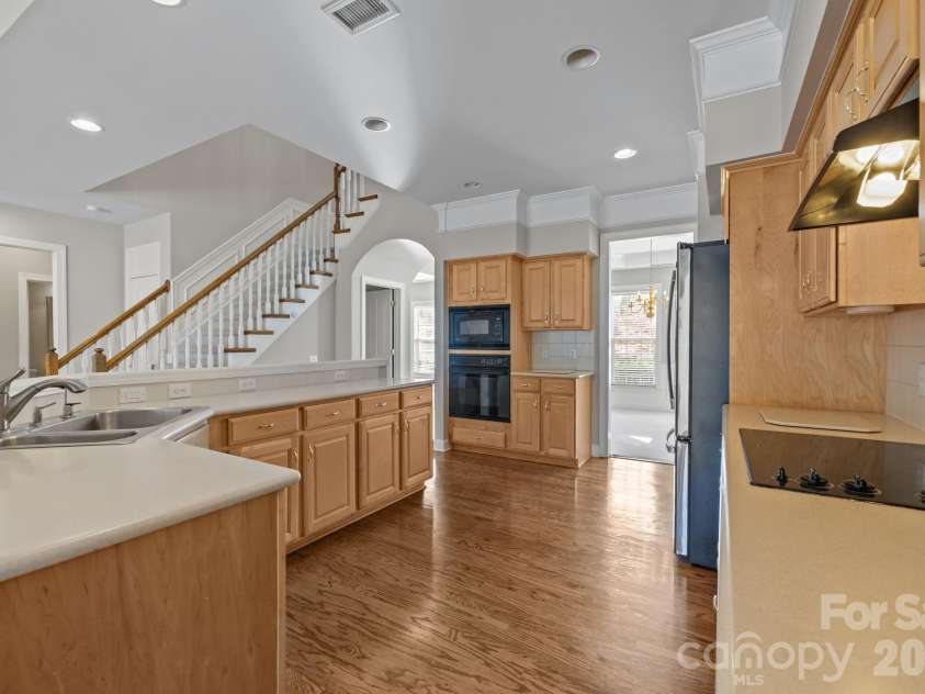 412 Eberle Way, Matthews, NC 28105.  MLS# CAR4363887, YatesRealty ID 18080. 
