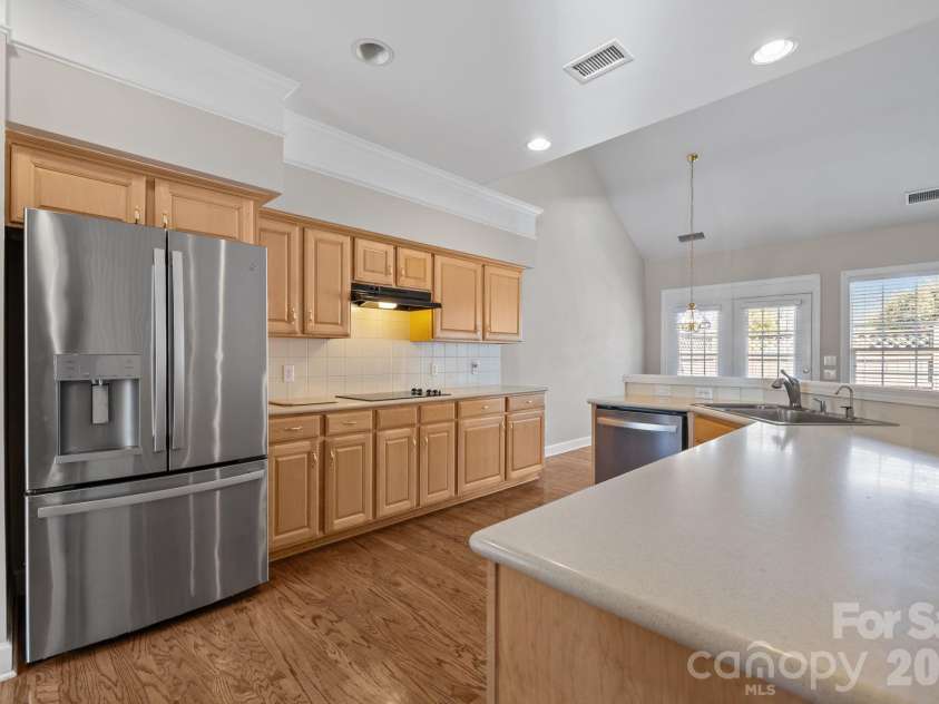 412 Eberle Way, Matthews, NC 28105.  MLS# CAR4363887, YatesRealty ID 18080. 