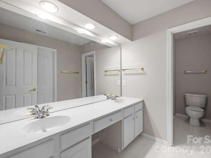 412 Eberle Way, Matthews, NC 28105.  MLS# CAR4363887, YatesRealty ID 18080. 