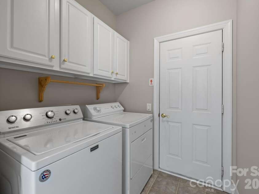 412 Eberle Way, Matthews, NC 28105.  MLS# CAR4363887, YatesRealty ID 18080. 