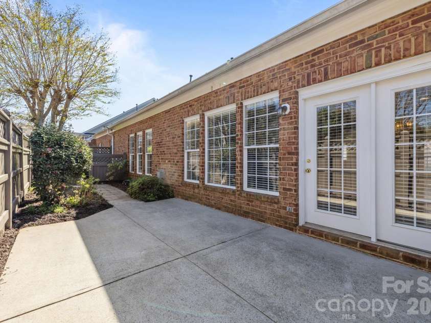 412 Eberle Way, Matthews, NC 28105.  MLS# CAR4363887, YatesRealty ID 18080. 