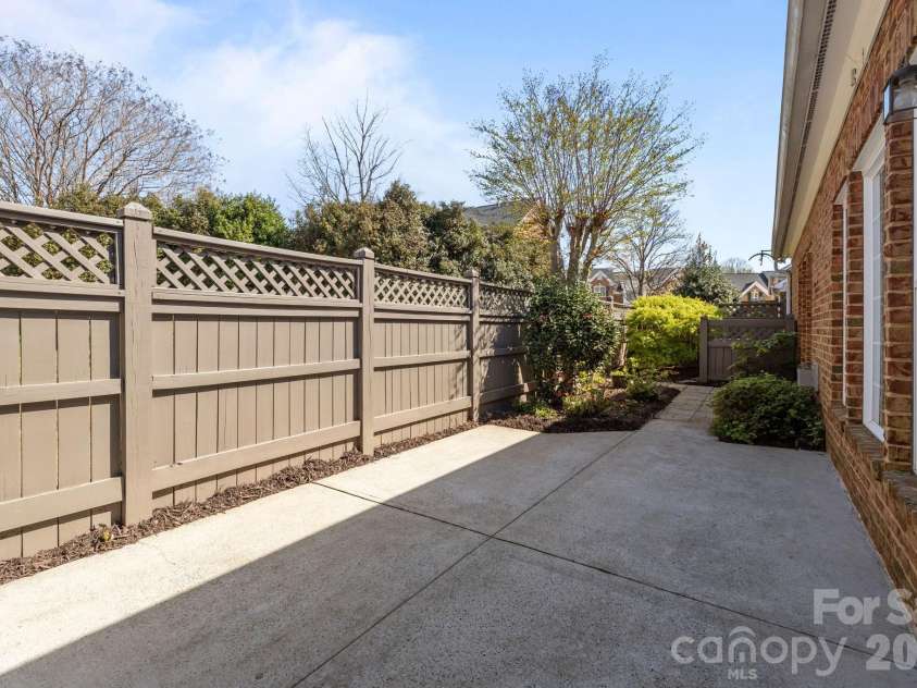 412 Eberle Way, Matthews, NC 28105.  MLS# CAR4363887, YatesRealty ID 18080. 