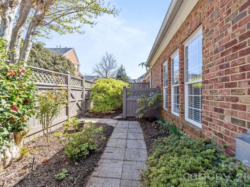 412 Eberle Way, Matthews, NC 28105.  MLS# CAR4363887, YatesRealty ID 18080. 