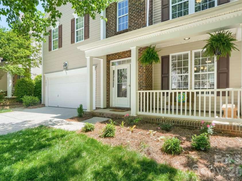 1621 Wilburn Park Lane, Charlotte, NC 28269.  MLS# CAR4375290, YatesRealty ID 18081. 