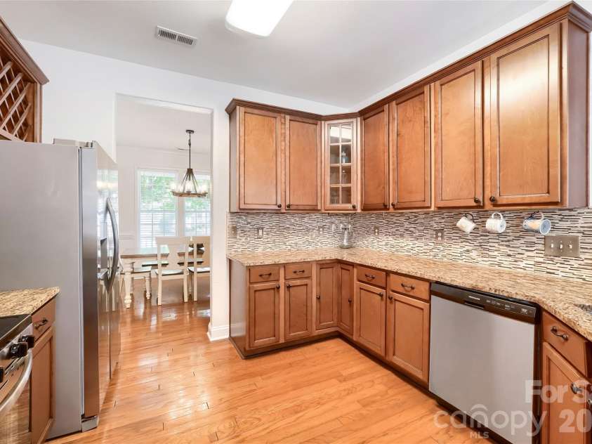 1621 Wilburn Park Lane, Charlotte, NC 28269.  MLS# CAR4375290, YatesRealty ID 18081. 