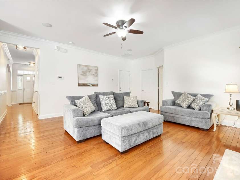 1621 Wilburn Park Lane, Charlotte, NC 28269.  MLS# CAR4375290, YatesRealty ID 18081. 