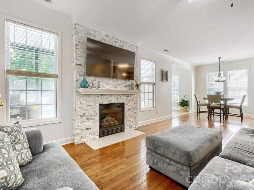 1621 Wilburn Park Lane, Charlotte, NC 28269.  MLS# CAR4375290, YatesRealty ID 18081. 