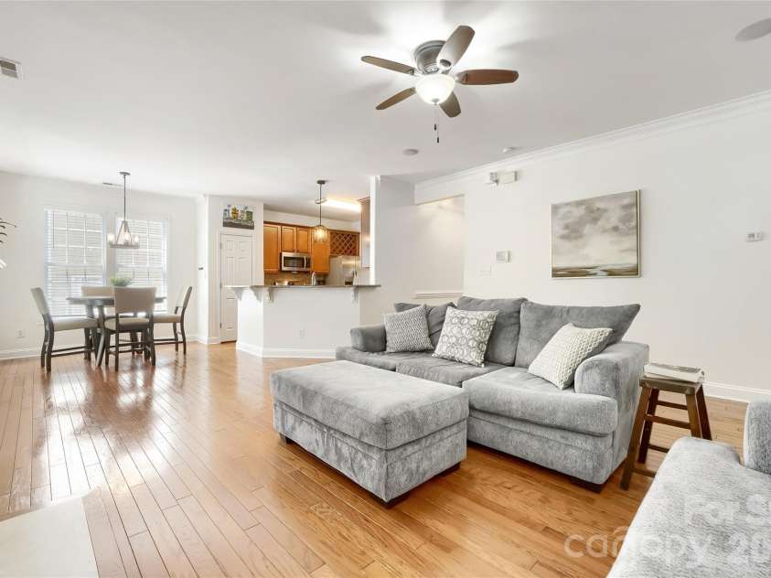 1621 Wilburn Park Lane, Charlotte, NC 28269.  MLS# CAR4375290, YatesRealty ID 18081. 