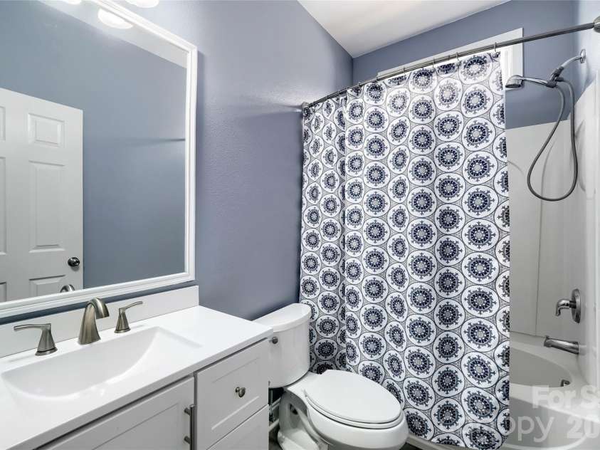 1621 Wilburn Park Lane, Charlotte, NC 28269.  MLS# CAR4375290, YatesRealty ID 18081. 