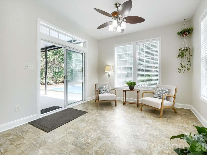 1621 Wilburn Park Lane, Charlotte, NC 28269.  MLS# CAR4375290, YatesRealty ID 18081. 