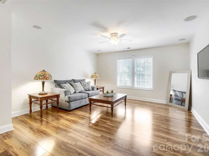 1621 Wilburn Park Lane, Charlotte, NC 28269.  MLS# CAR4375290, YatesRealty ID 18081. 