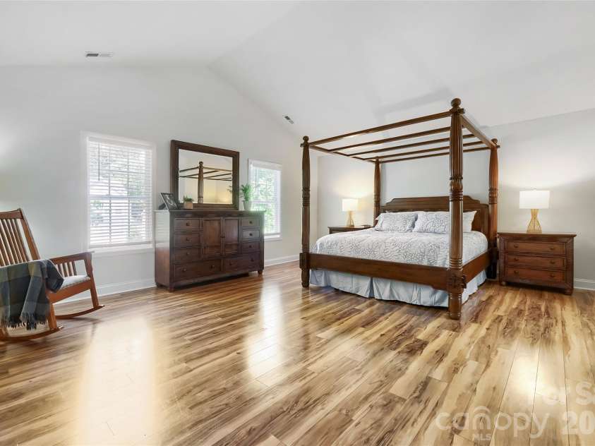 1621 Wilburn Park Lane, Charlotte, NC 28269.  MLS# CAR4375290, YatesRealty ID 18081. 