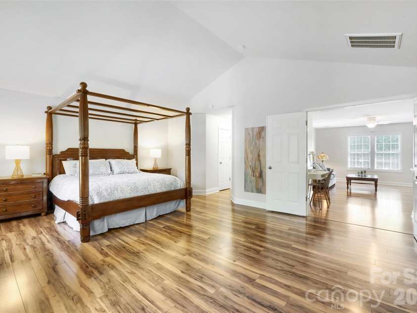 1621 Wilburn Park Lane, Charlotte, NC 28269.  MLS# CAR4375290, YatesRealty ID 18081. 