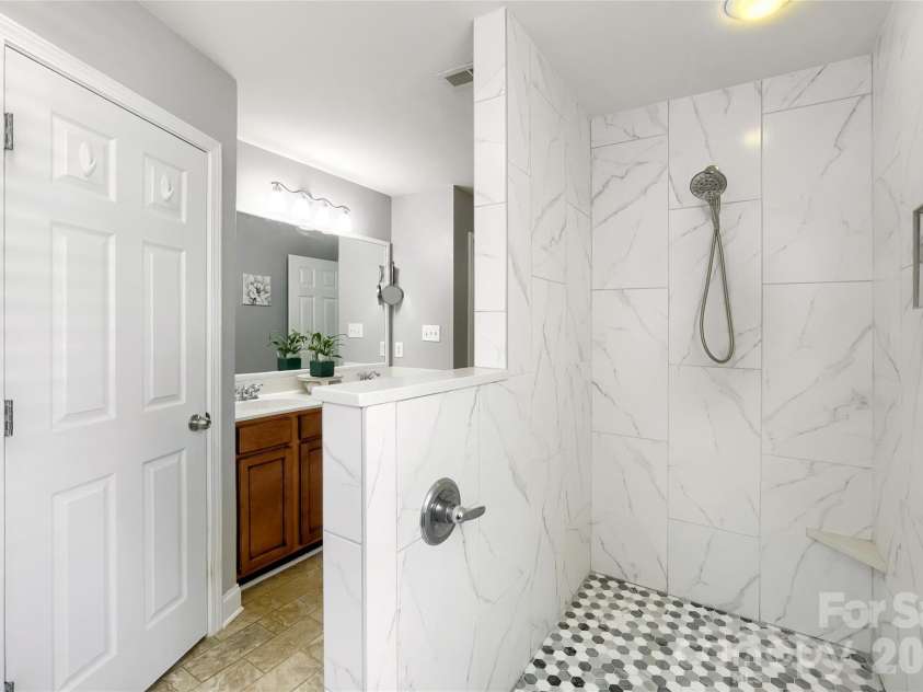 1621 Wilburn Park Lane, Charlotte, NC 28269.  MLS# CAR4375290, YatesRealty ID 18081. 