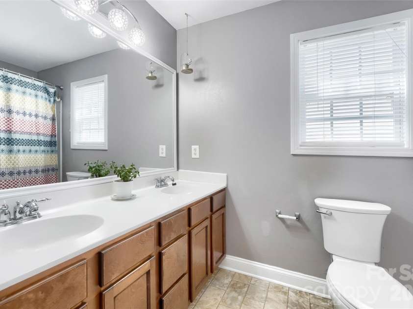 1621 Wilburn Park Lane, Charlotte, NC 28269.  MLS# CAR4375290, YatesRealty ID 18081. 