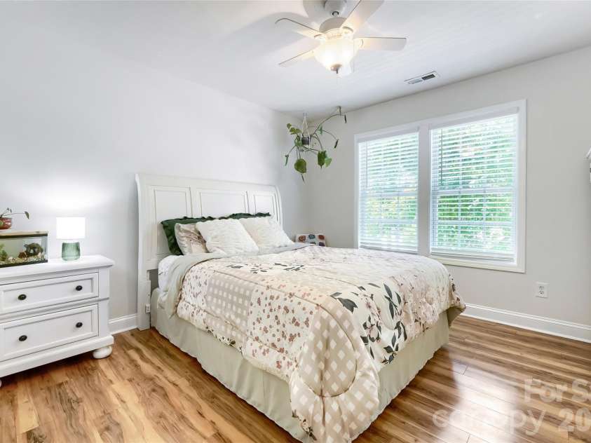 1621 Wilburn Park Lane, Charlotte, NC 28269.  MLS# CAR4375290, YatesRealty ID 18081. 