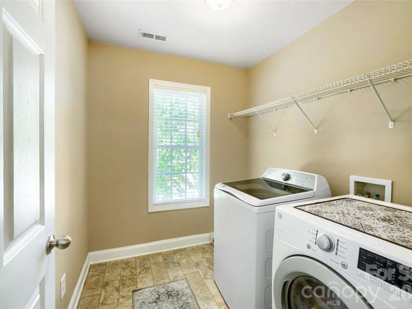 1621 Wilburn Park Lane, Charlotte, NC 28269.  MLS# CAR4375290, YatesRealty ID 18081. 