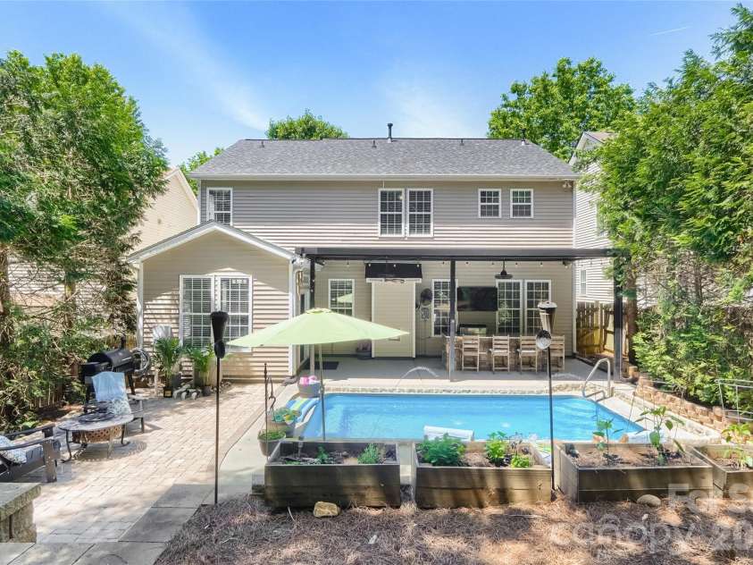 1621 Wilburn Park Lane, Charlotte, NC 28269.  MLS# CAR4375290, YatesRealty ID 18081. 