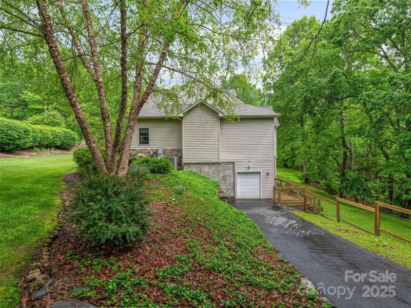 138 Bridlewood Trail, Mills River, NC 28759.  MLS# CAR4258738, YatesRealty ID 18082. 