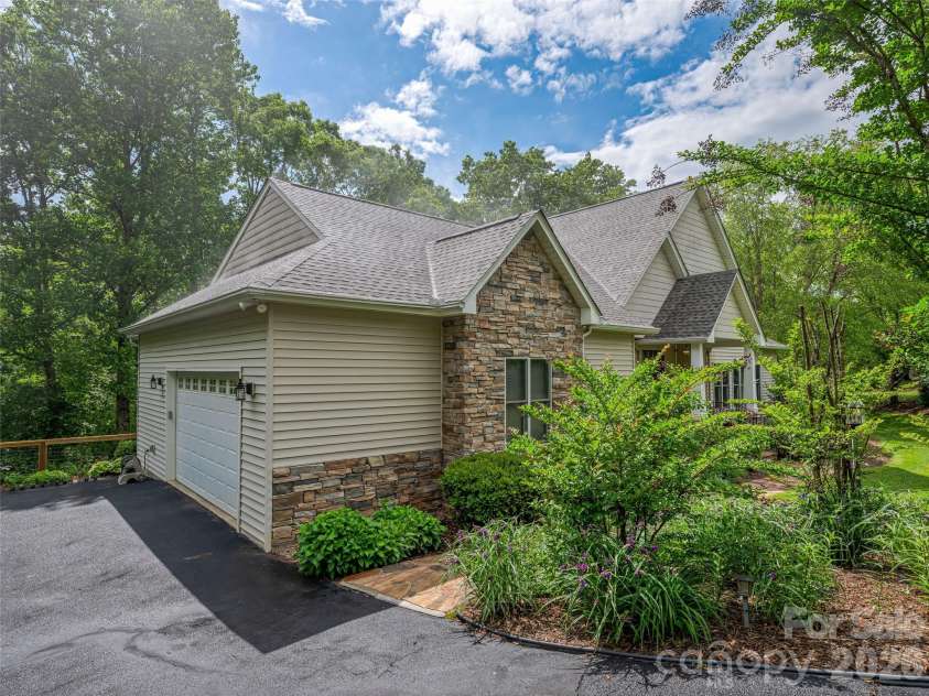 138 Bridlewood Trail, Mills River, NC 28759.  MLS# CAR4258738, YatesRealty ID 18082. 