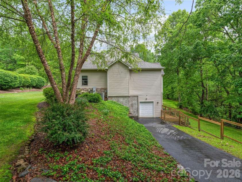 138 Bridlewood Trail, Mills River, NC 28759.  MLS# CAR4258738, YatesRealty ID 18082. 