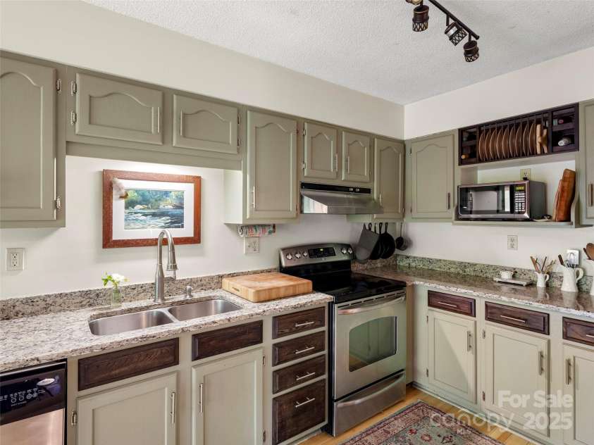 756 Pole Creasman Road, Asheville, NC 28806.  MLS# CAR4260056, YatesRealty ID 18084. 