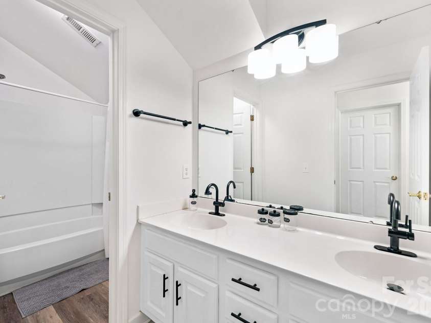 8908 Leinster Drive, Charlotte, NC 28277.  MLS# CAR4371999, YatesRealty ID 18084. 