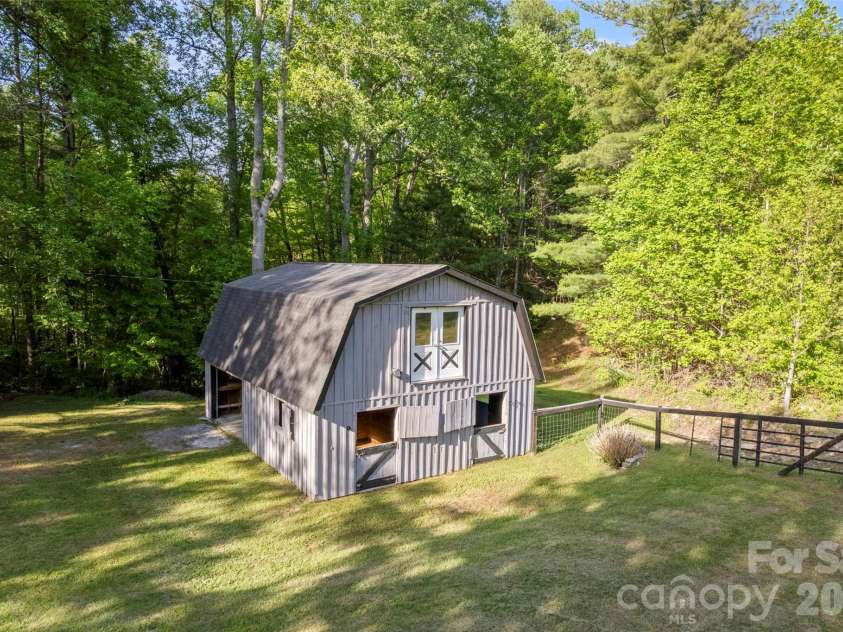 229 Sandstone Lane, Hendersonville, NC 28739.  MLS# CAR4377167, YatesRealty ID 18085. 