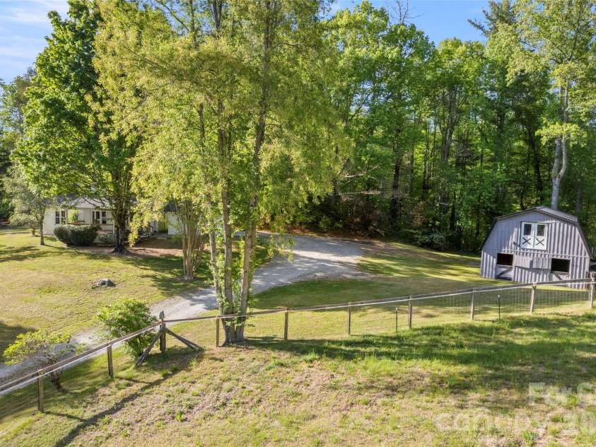 229 Sandstone Lane, Hendersonville, NC 28739.  MLS# CAR4377167, YatesRealty ID 18085. 