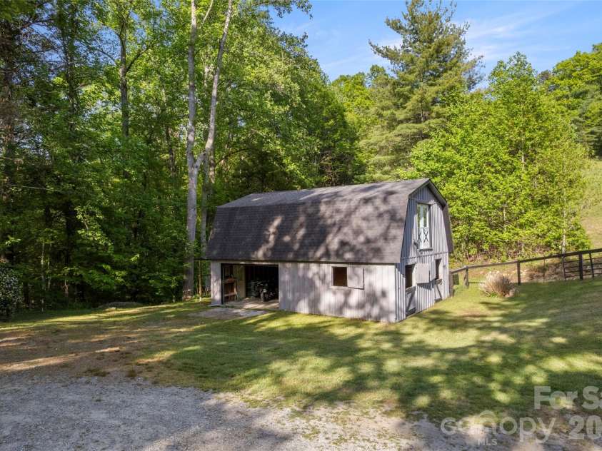 229 Sandstone Lane, Hendersonville, NC 28739.  MLS# CAR4377167, YatesRealty ID 18085. 