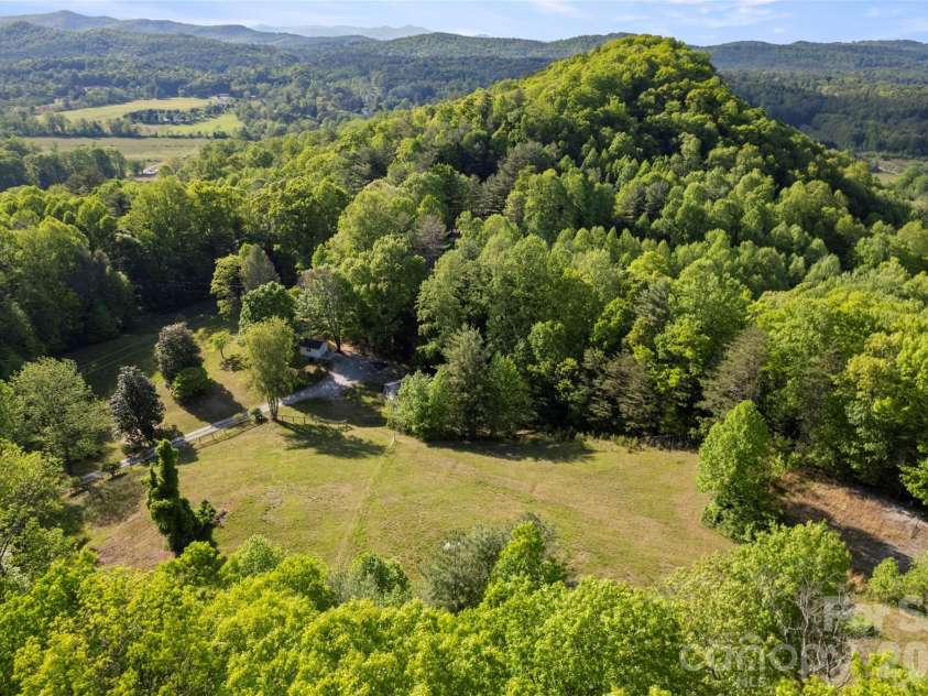 229 Sandstone Lane, Hendersonville, NC 28739.  MLS# CAR4377167, YatesRealty ID 18085. 