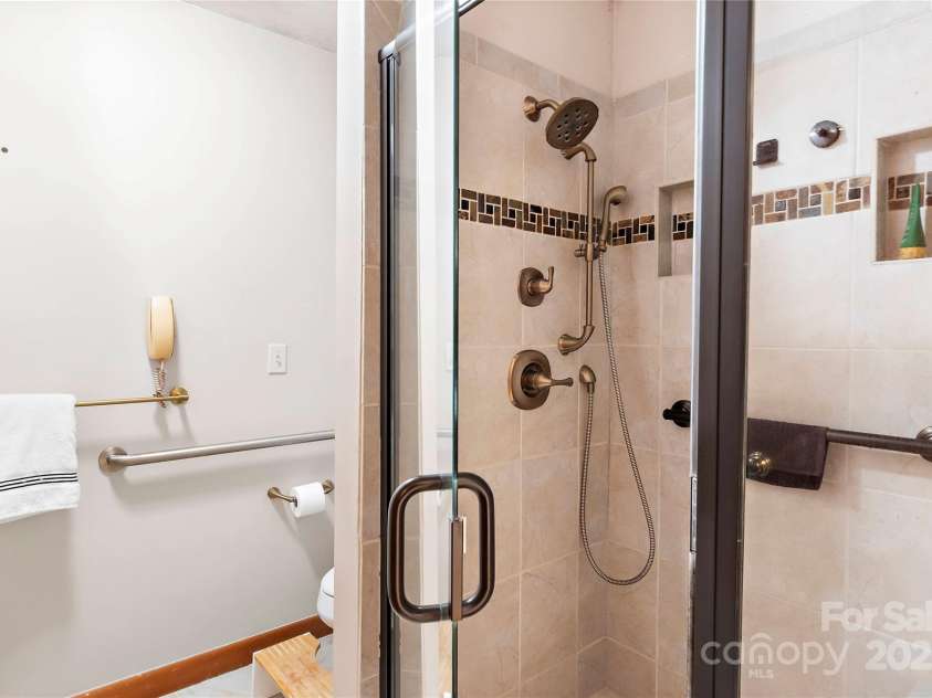 1201 Cliffspring Court, Winston Salem, NC 27104.  MLS# CAR4265096, YatesRealty ID 18088. 