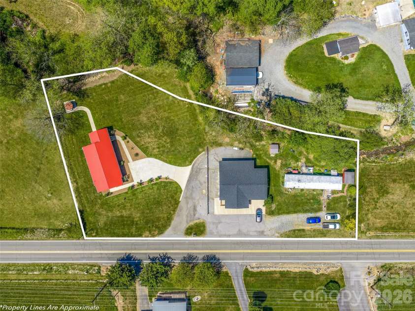 5881 US 23 Highway, Mars Hill, NC 28754.  MLS# CAR4374196, YatesRealty ID 18088. Approximate lot lines