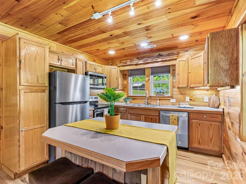 5881 US 23 Highway, Mars Hill, NC 28754.  MLS# CAR4374196, YatesRealty ID 18088. Kitchen
