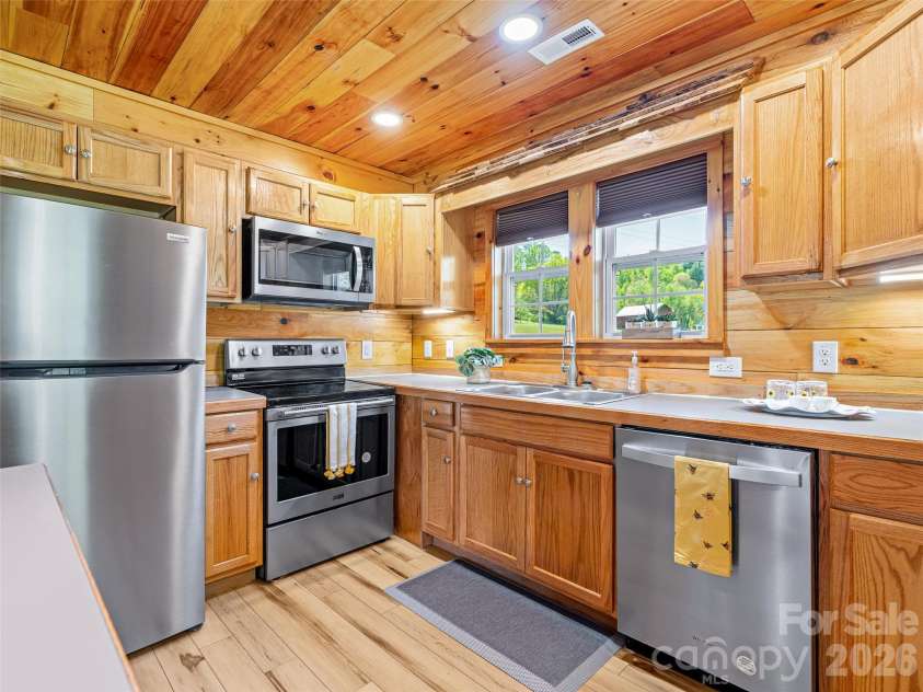 5881 US 23 Highway, Mars Hill, NC 28754.  MLS# CAR4374196, YatesRealty ID 18088. Kitchen