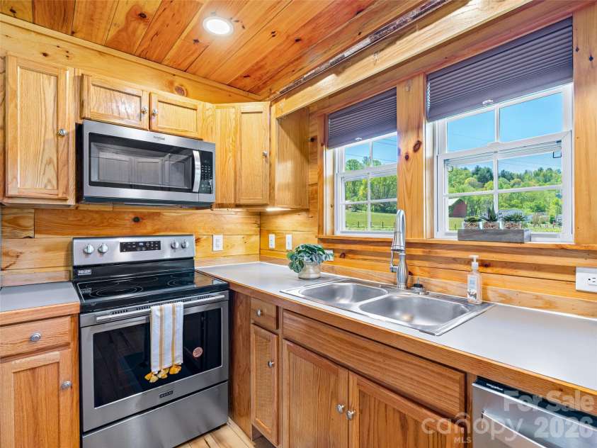 5881 US 23 Highway, Mars Hill, NC 28754.  MLS# CAR4374196, YatesRealty ID 18088. Kitchen