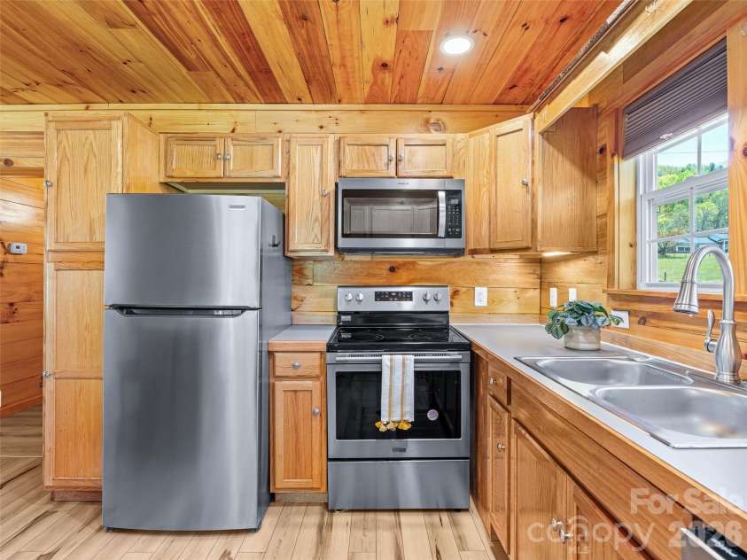 5881 US 23 Highway, Mars Hill, NC 28754.  MLS# CAR4374196, YatesRealty ID 18088. Kitchen