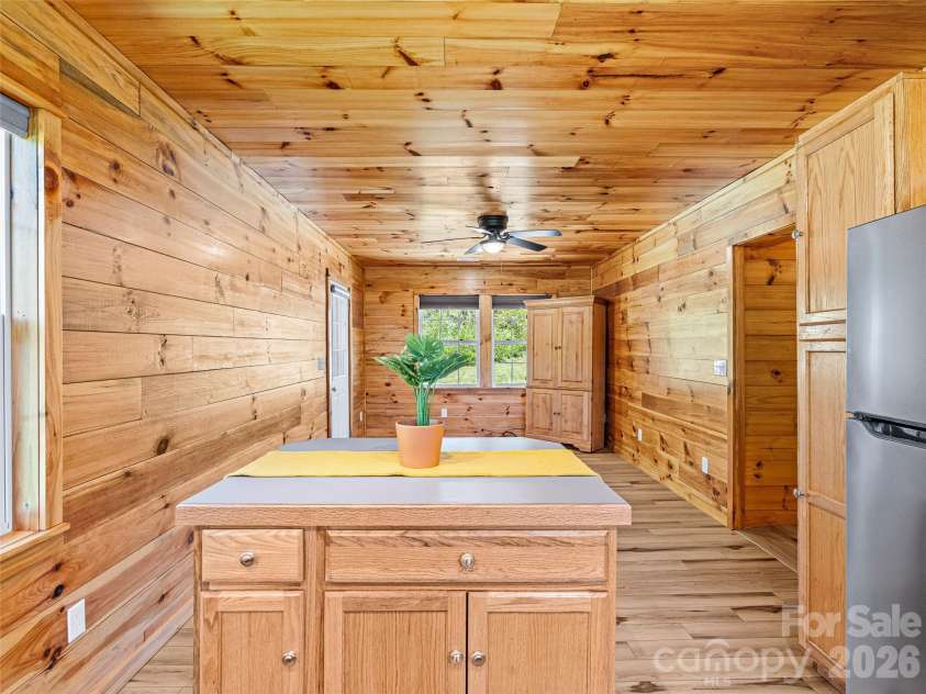 5881 US 23 Highway, Mars Hill, NC 28754.  MLS# CAR4374196, YatesRealty ID 18088. Kitchen island