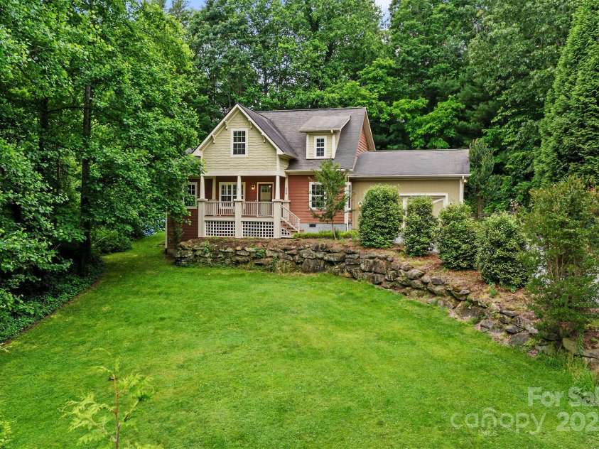 508 Fairway Drive, Hendersonville, NC 28739.  MLS# CAR4266384, YatesRealty ID 18089. 