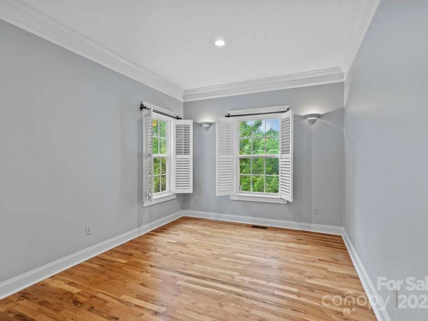 508 Fairway Drive, Hendersonville, NC 28739.  MLS# CAR4266384, YatesRealty ID 18089. 